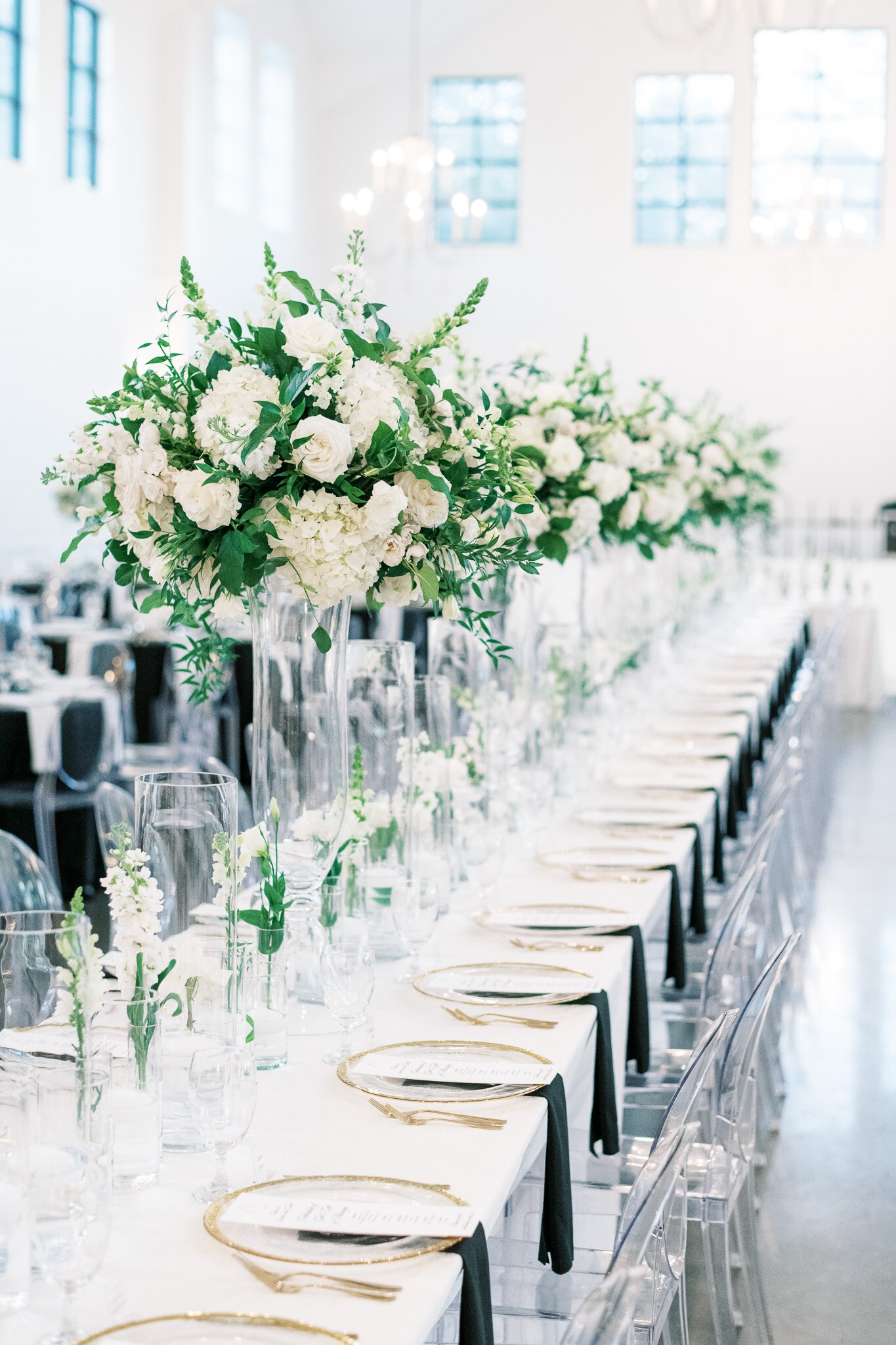 White Flowers in Centerpiece for Wedding